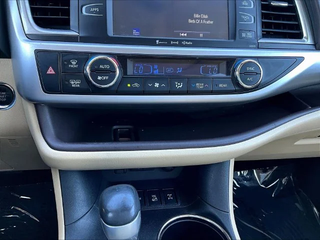 Used 2018 Green Toyota XLE image 15