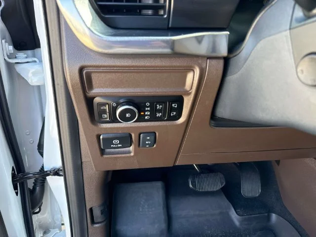 Used 2025 White Ford King Ranch image 39