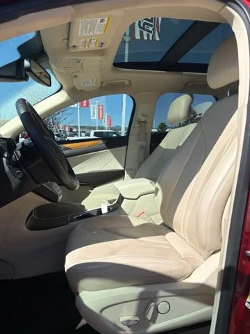 Used 2015 Red Lincoln Base image 18
