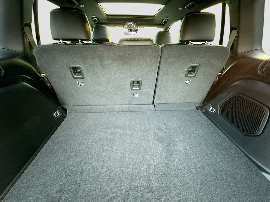 New 2026 Bright White Clear-Coat Exterior Paint Jeep Limited Reserve image 29