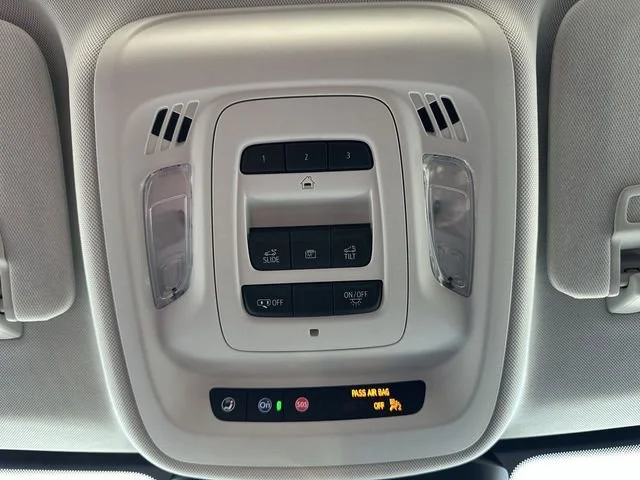 New 2026 Iridescent White Tricoat Buick Avenir image 38