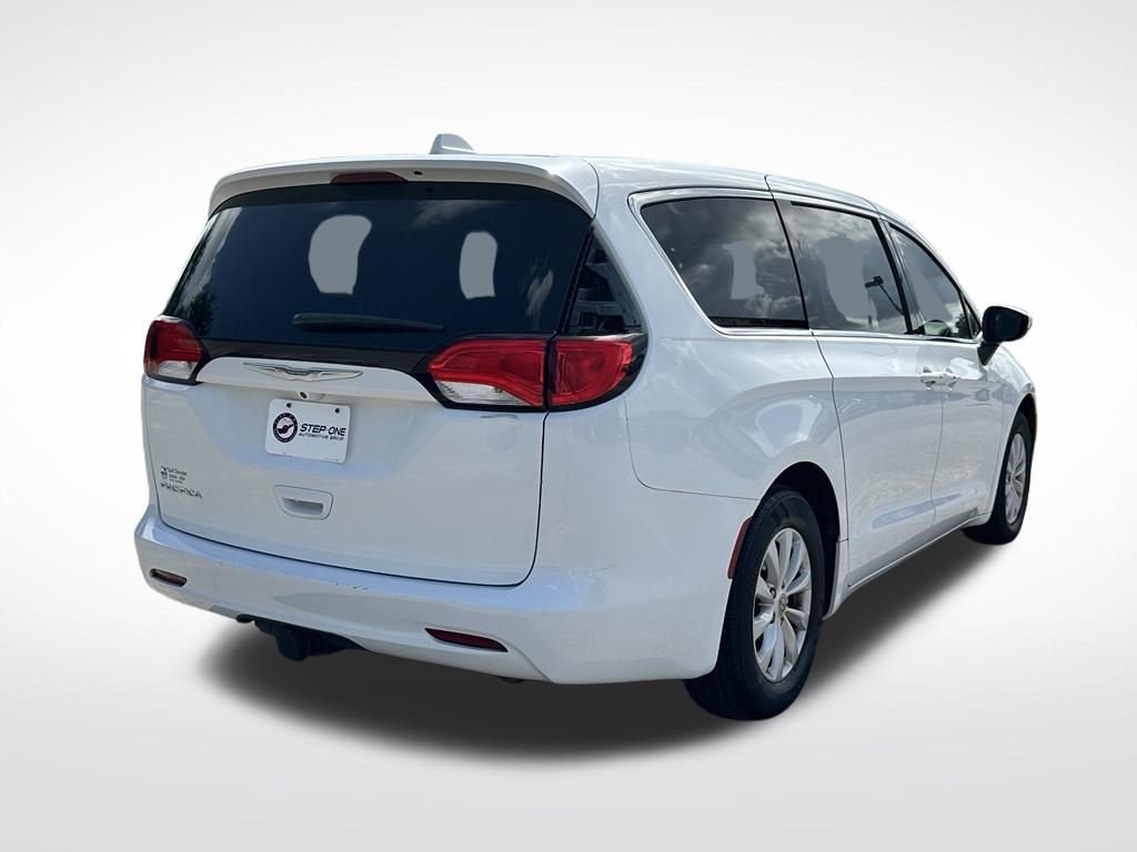 Used 2017 White Chrysler Touring image 7