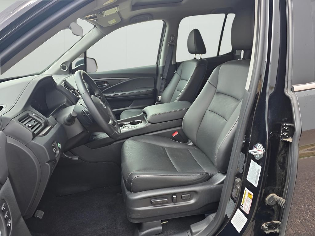 Used 2025 Black Honda RTL image 26