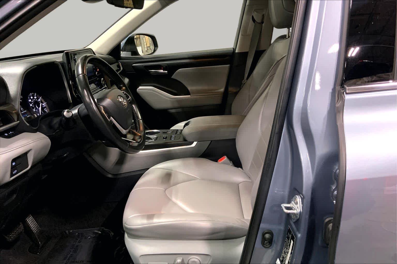 Used 2022 Moon Dust Toyota XLE image 8