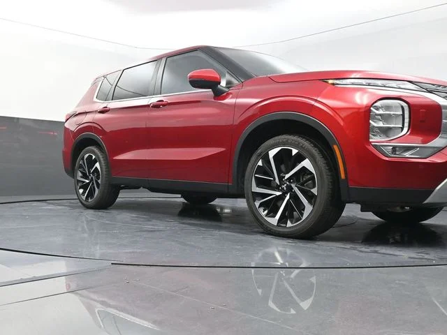 Used 2024  Mitsubishi SE image 31