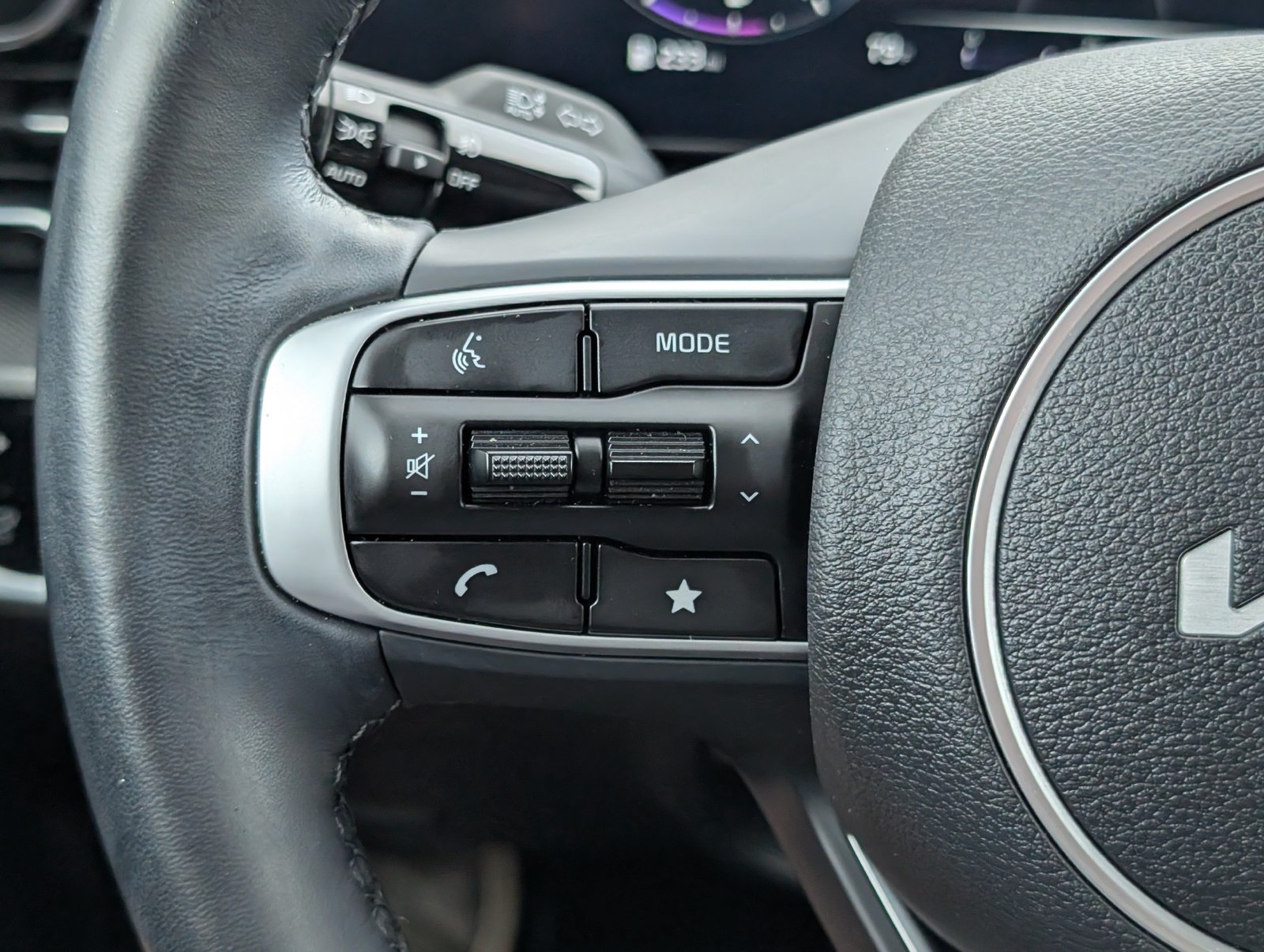 Used 2025 Wolf Gray Kia SX-Prestige image 16