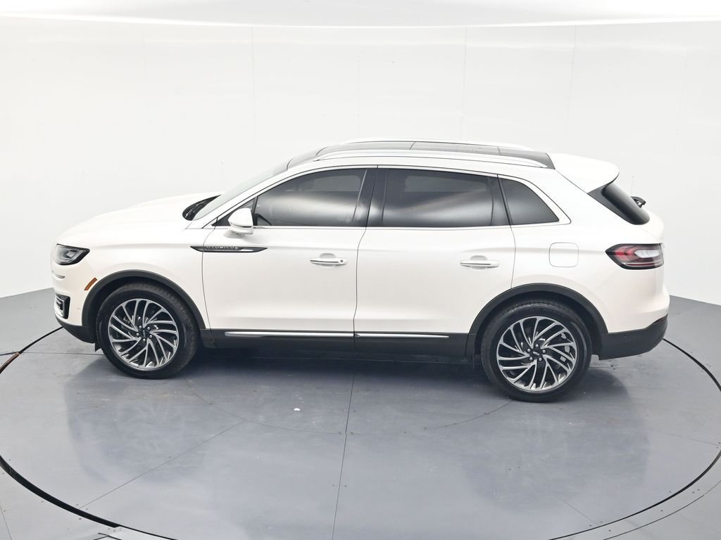 Used 2019 White Platinum Clearcoat Metallic Lincoln Reserve image 42