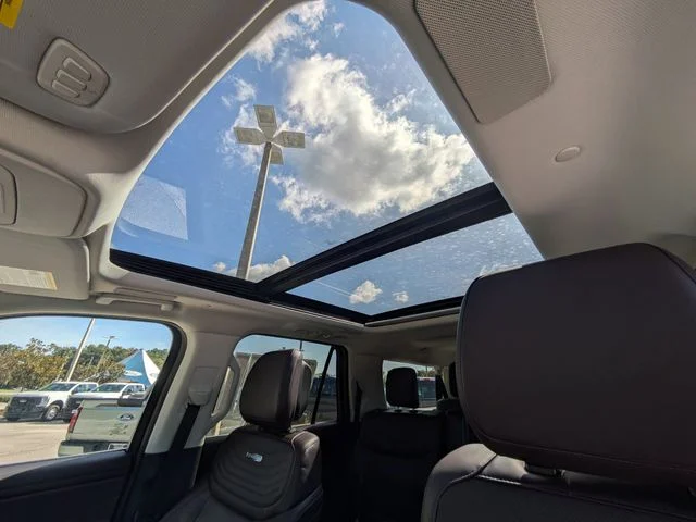 New 2027 Star White Metallic Tri-Coat Ford MAX Platinum image 22