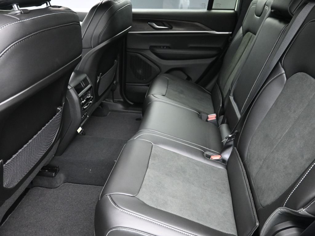 2026 Jeep Grand Cherokee Laredo - Photo 12