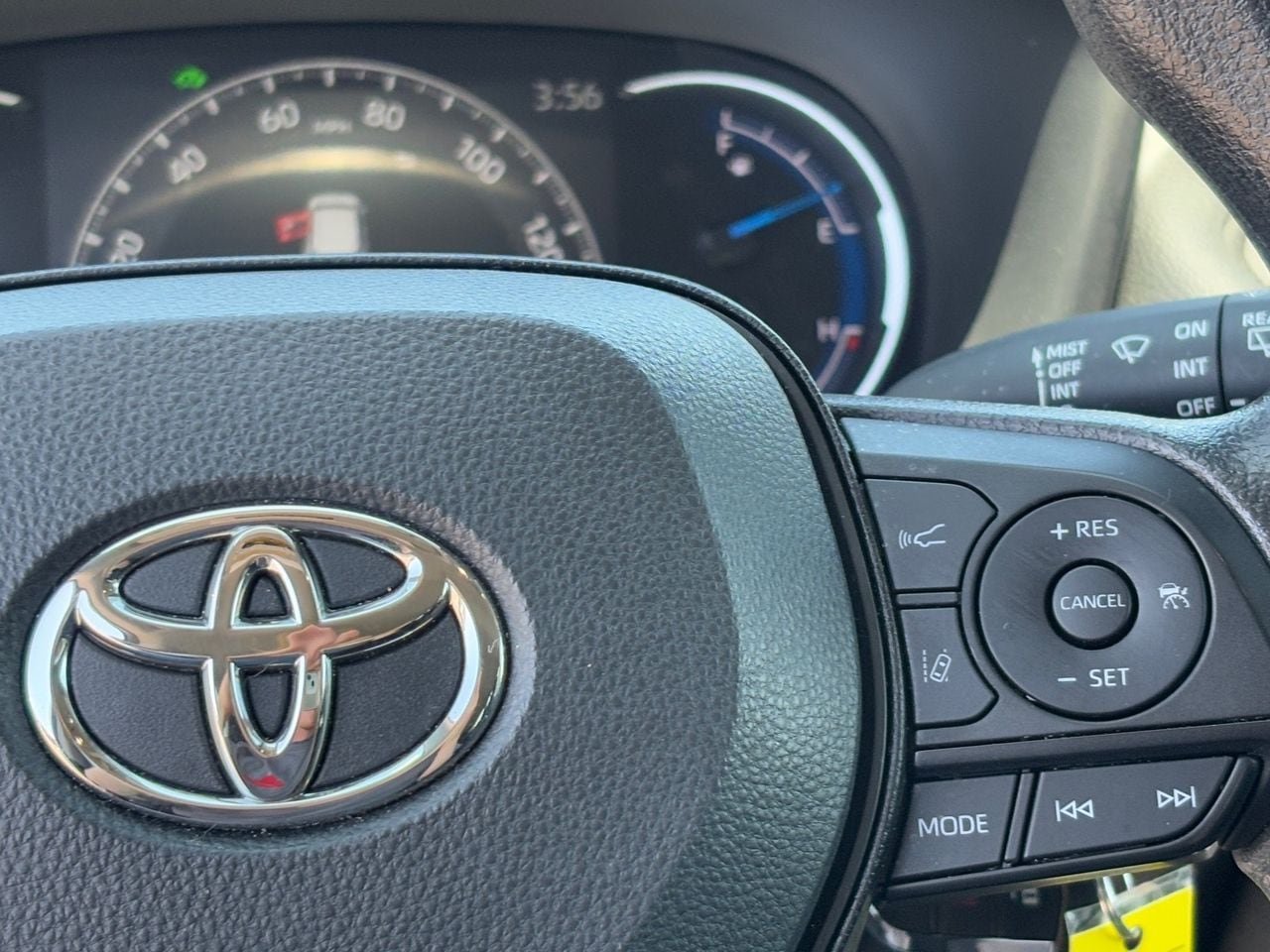 2025 Toyota RAV4 LE - Photo 20