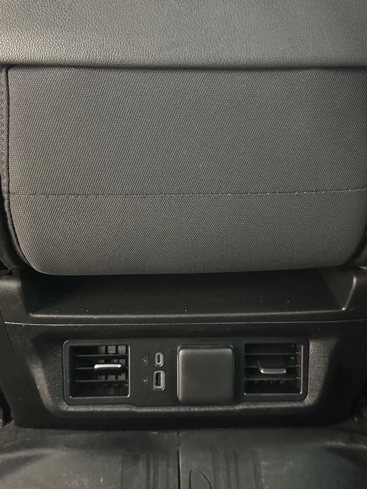 Used 2025 Summit White GMC SLE image 21