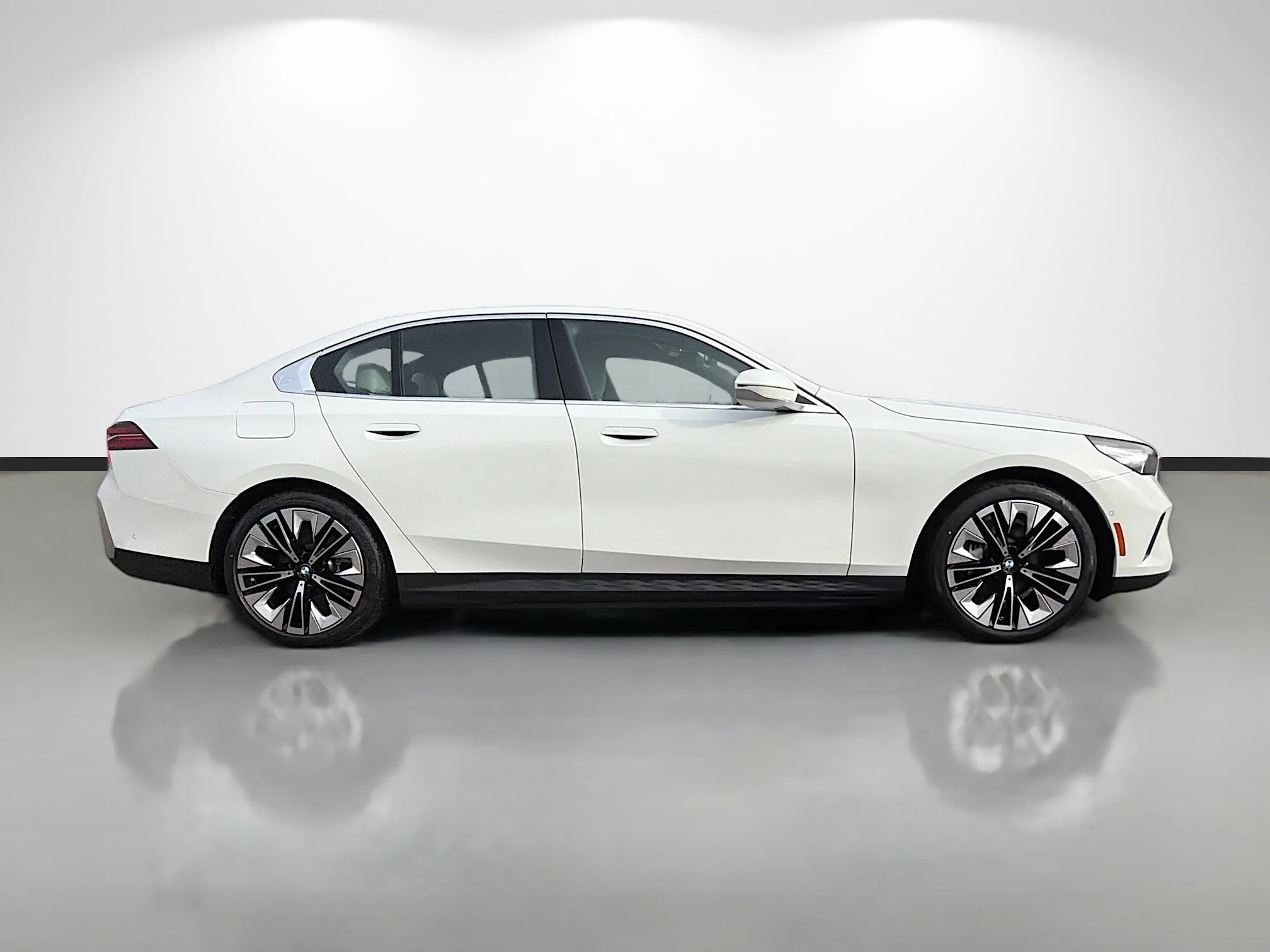 New 2026 Alpine White BMW eDrive40 image 2