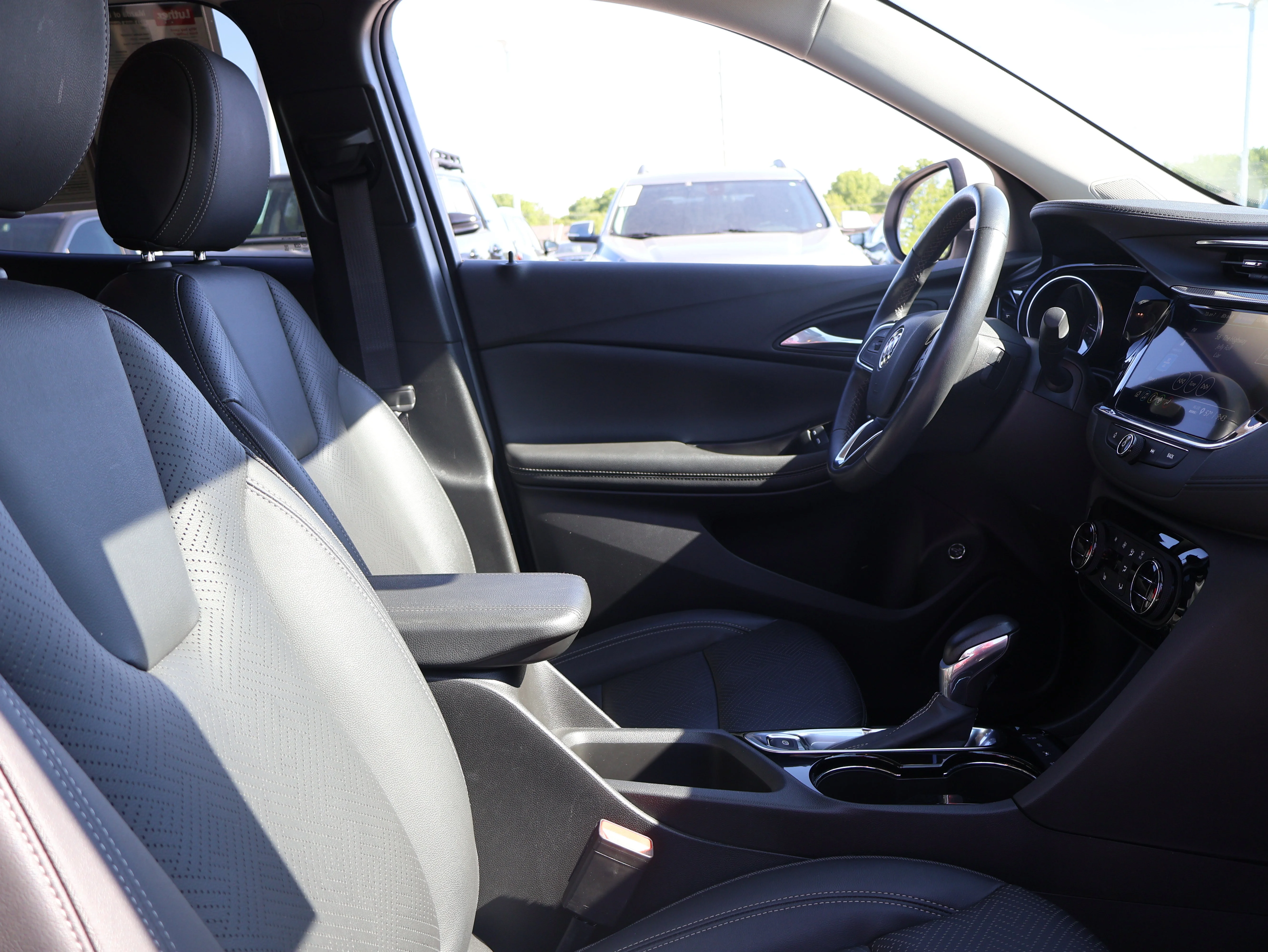 Used 2023 White Frost Tricoat Buick Essence image 8