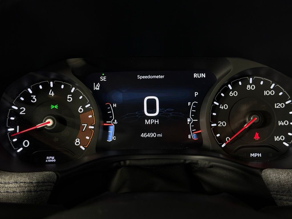 Used 2025 White Jeep Latitude image 15