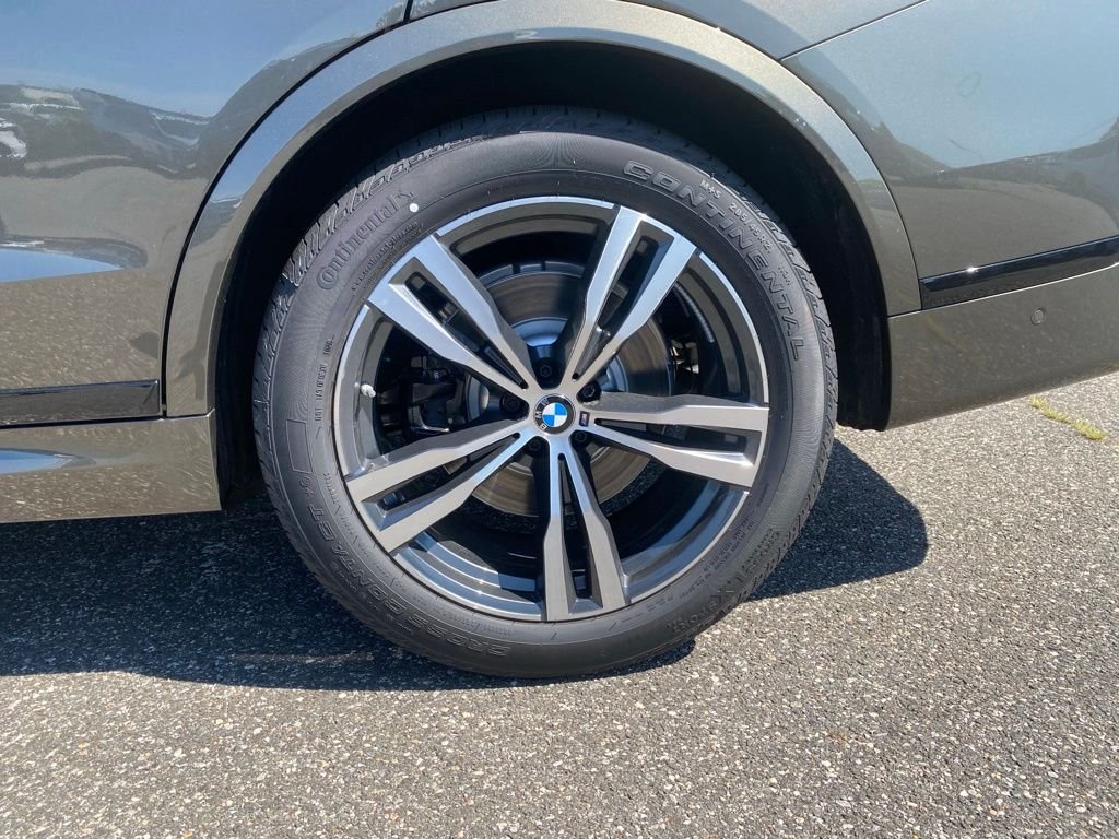 New 2027 Manhattan Green Metallic BMW xDrive40i image 5