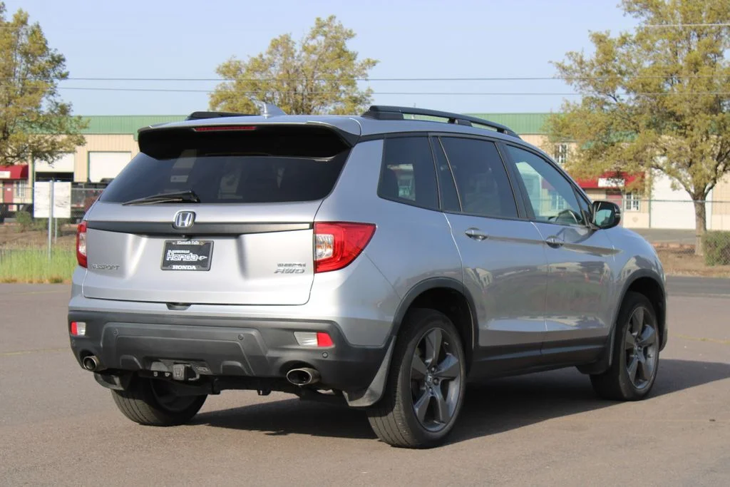 Used 2020 Lunar Silver Metallic Honda Touring image 6