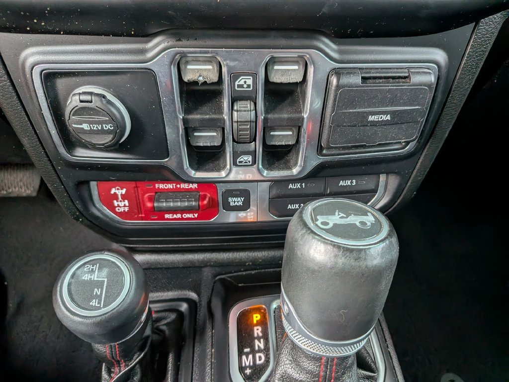 Used 2019 White Jeep Unlimited Rubicon image 24