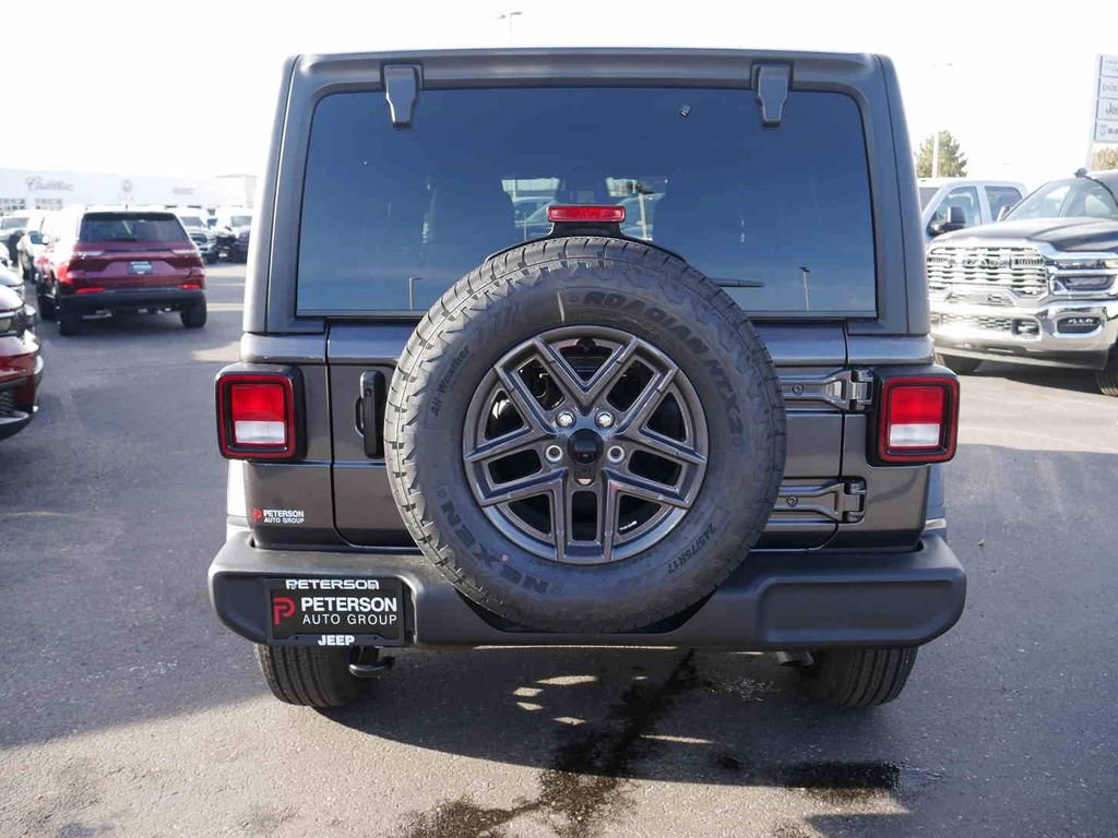 New 2026 Granite Crystal Metallic Clearcoat Jeep Sport S image 21