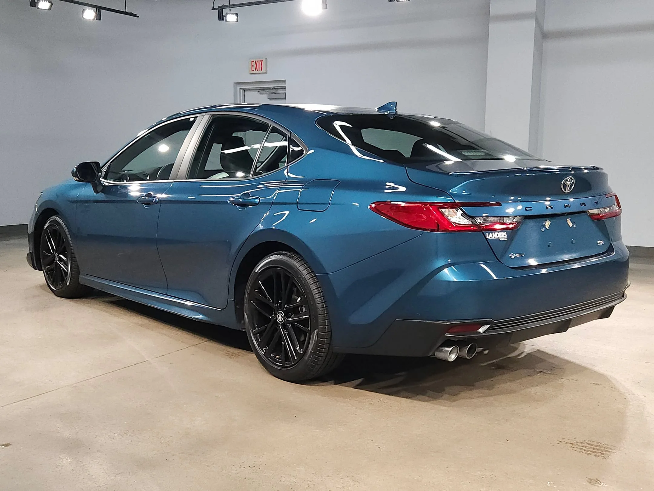 Used 2025 Ocean Gem Toyota SE image 5