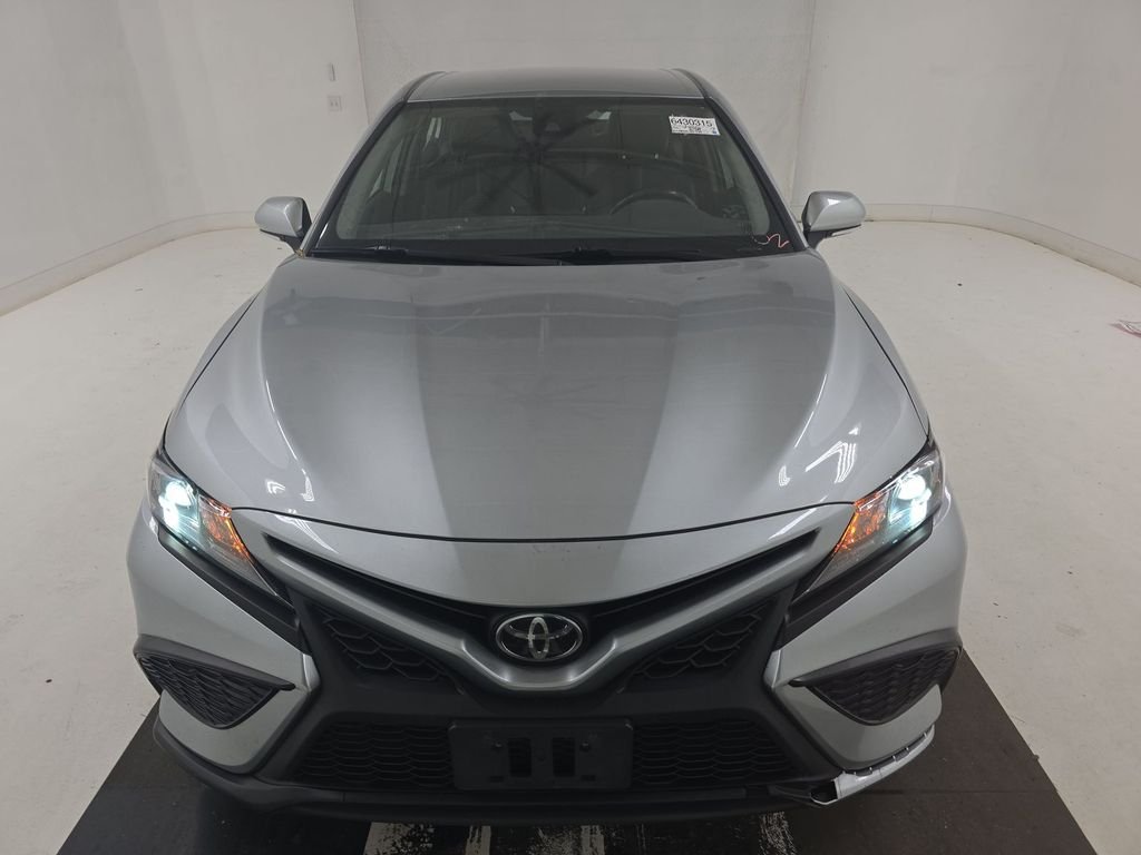 Used 2022 Toyota Camry SE with VIN 4T1G11AK4NU669210 for sale in Kansas City