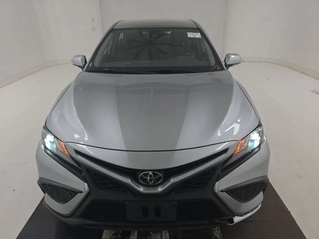 Used 2022 Toyota Camry SE with VIN 4T1G11AK4NU669210 for sale in Kansas City
