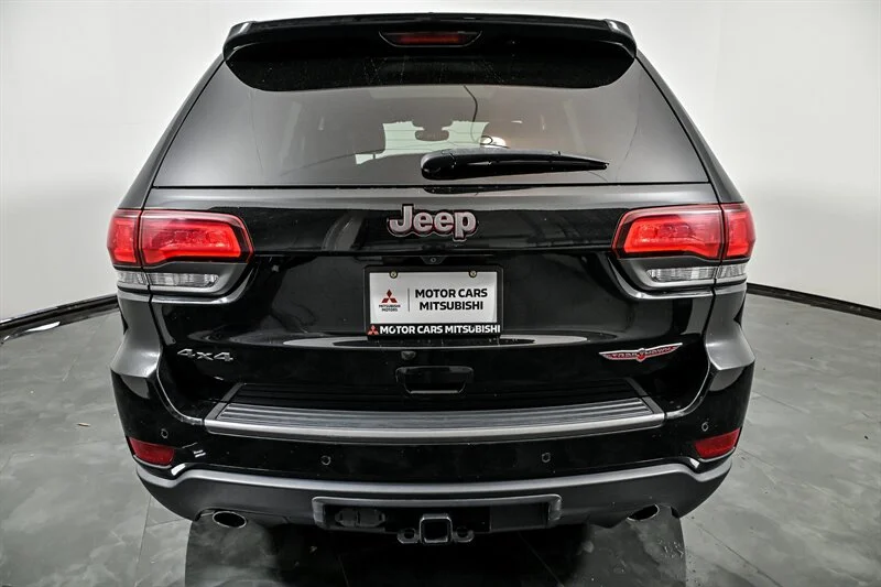 Used 2018 Diamond Black Crystal Pearl Coat Jeep Trailhawk image 8