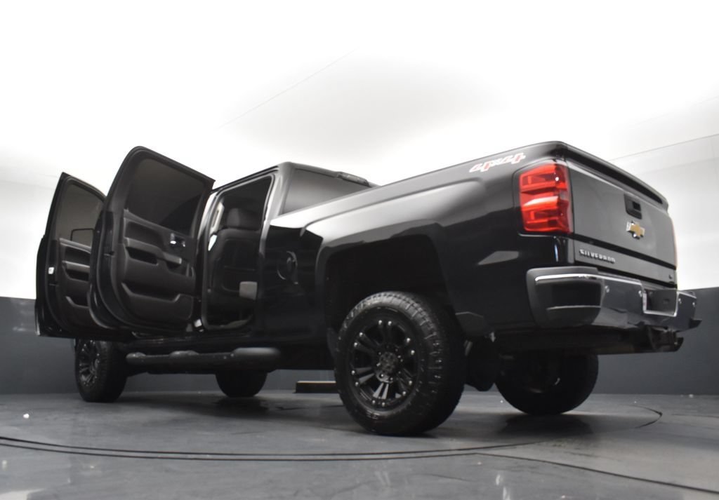Used 2015 Black Chevrolet LT image 28