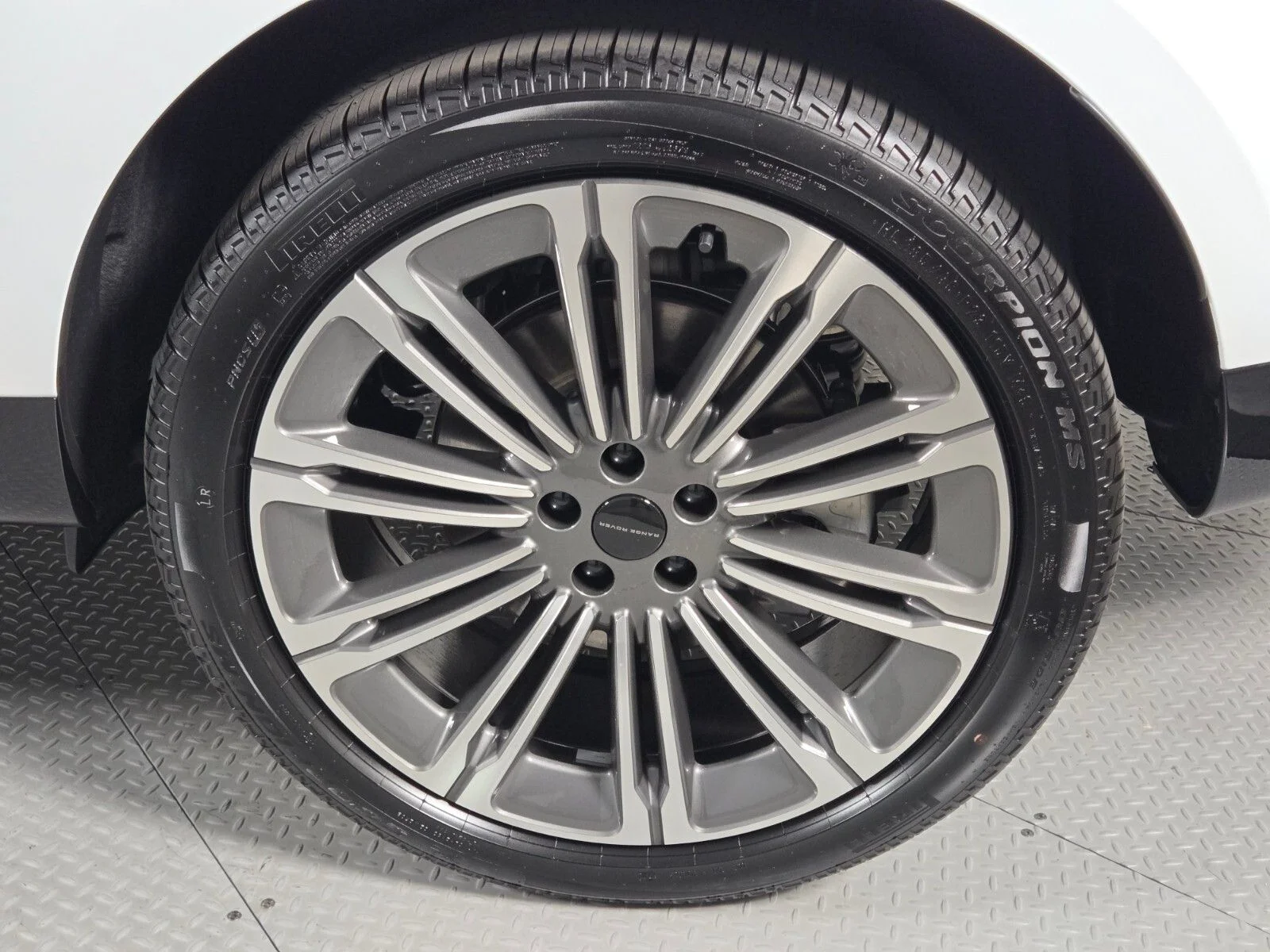 New 2026 Fuji White Land Rover SE image 10