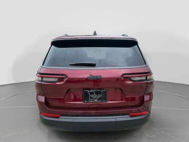 New 2026 Velvet Red Pearl-Coat Exterior Paint Jeep Altitude image 5