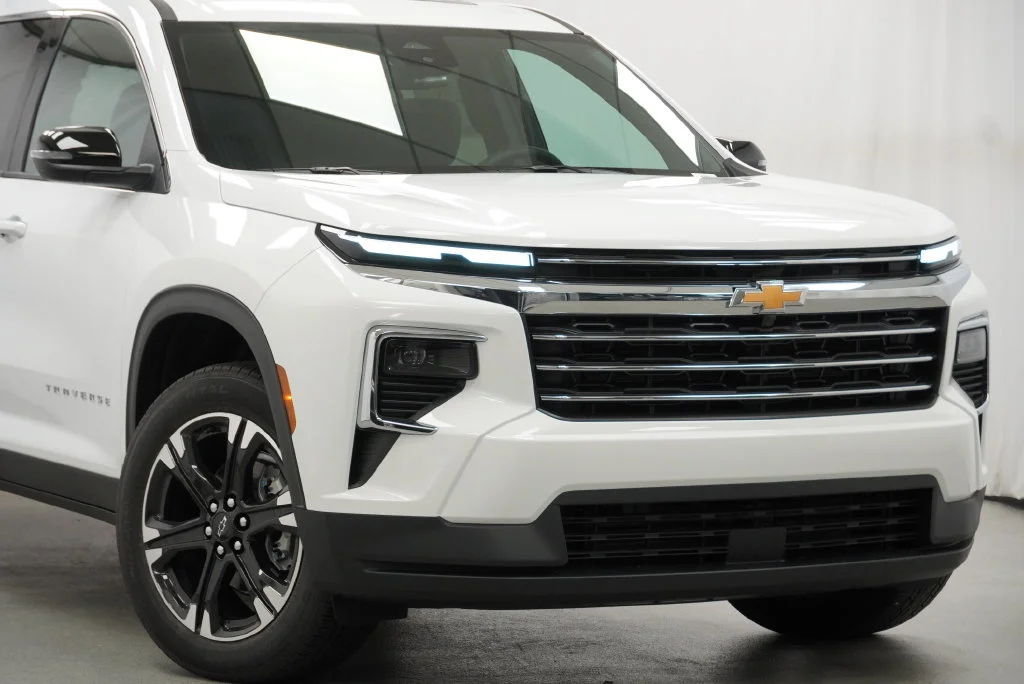 New 2027 Summit White Chevrolet LT image 7