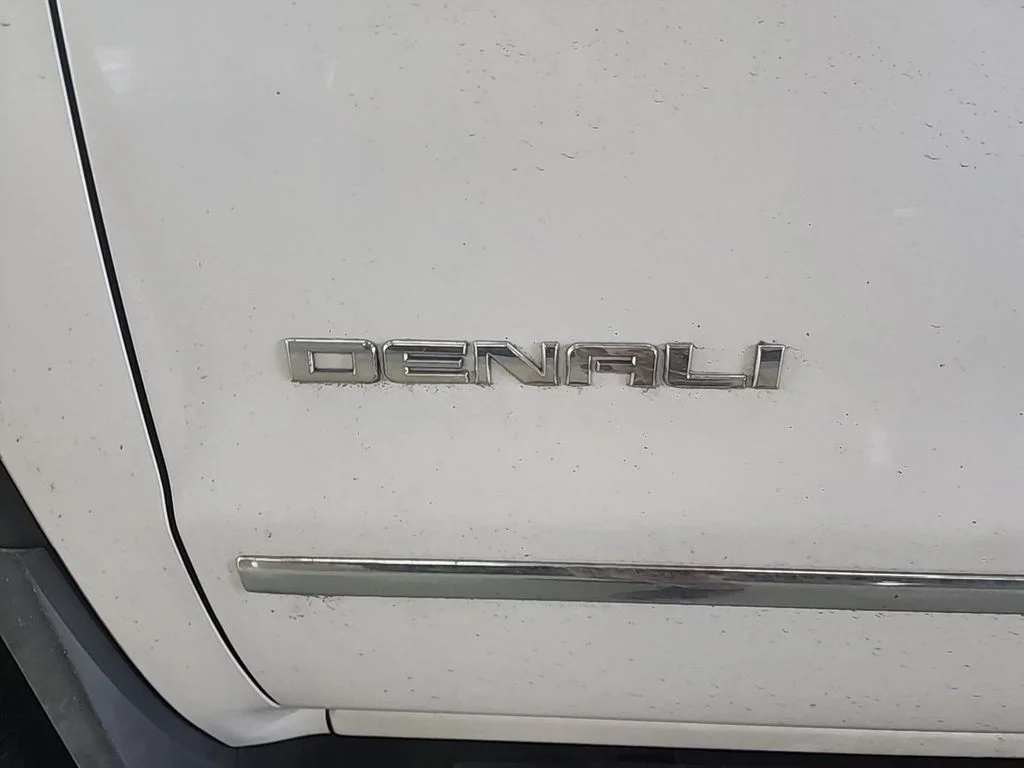 Used 2018 White Frost Tricoat GMC Denali image 14