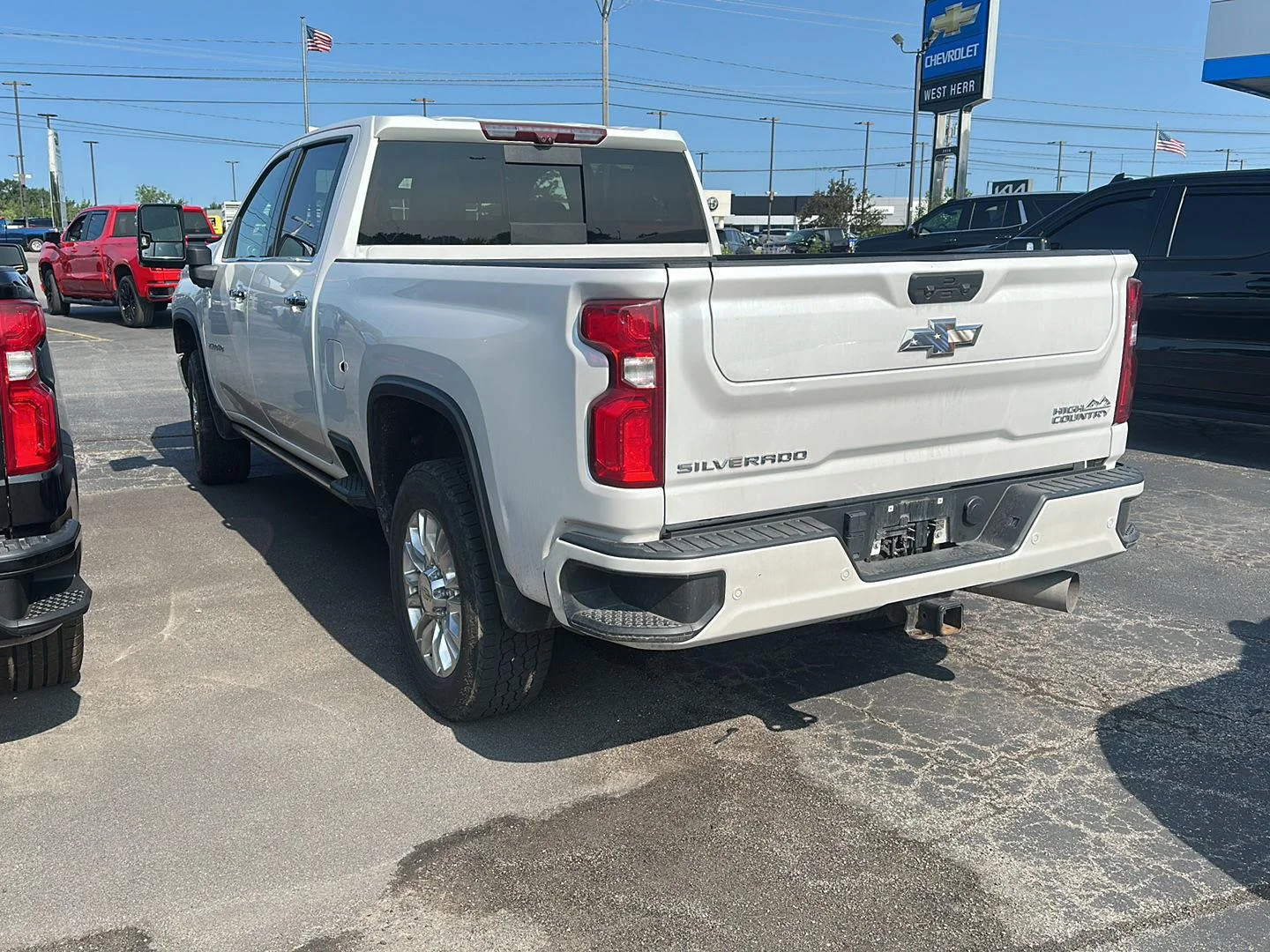 Used 2022 Iridescent Pearl Tricoat Chevrolet High Country image 4