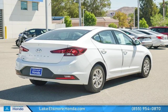 Used 2020 Quartz White Pearl Hyundai SE image 9