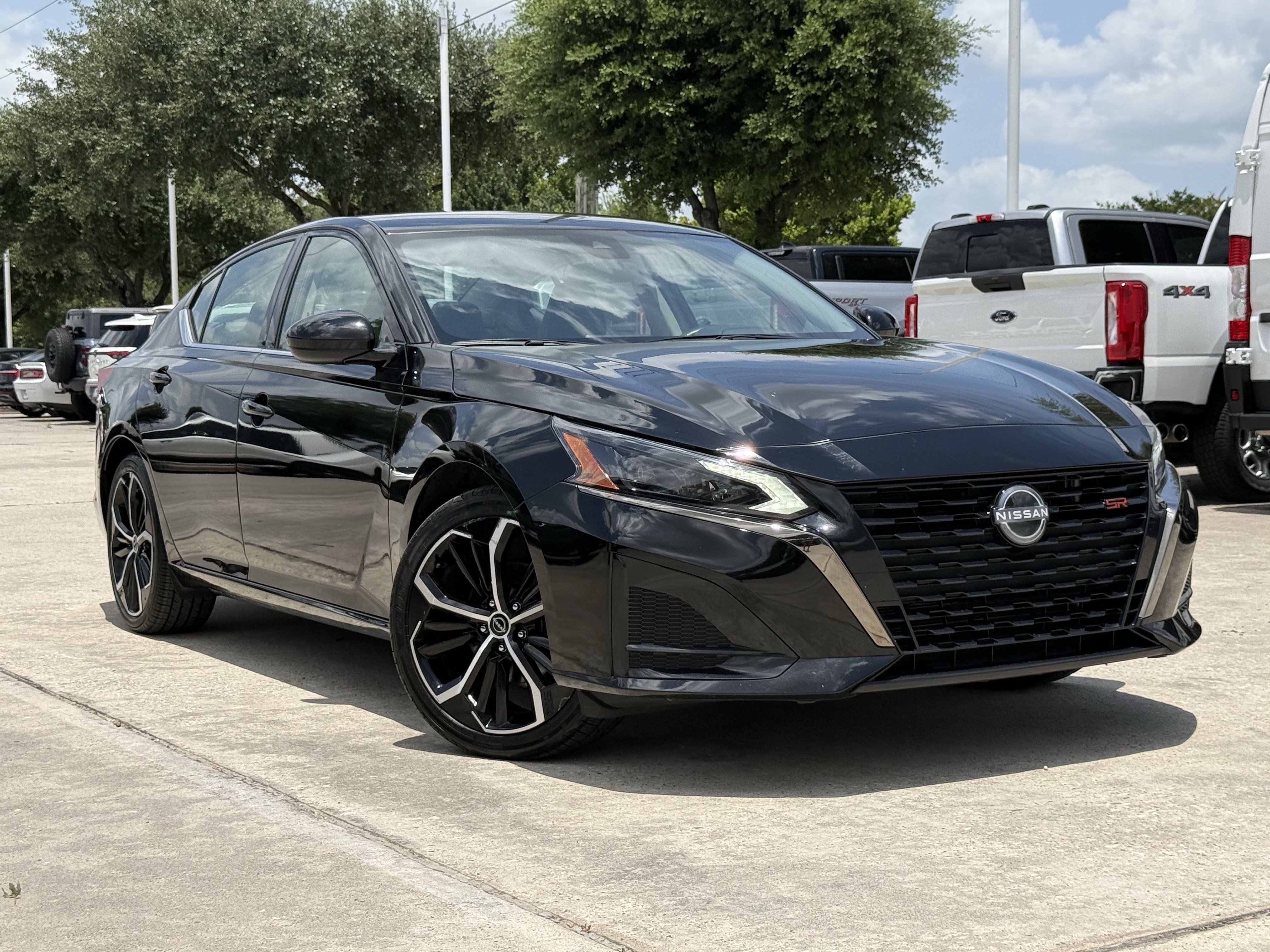 Used 2025 Super Black Nissan  image 2