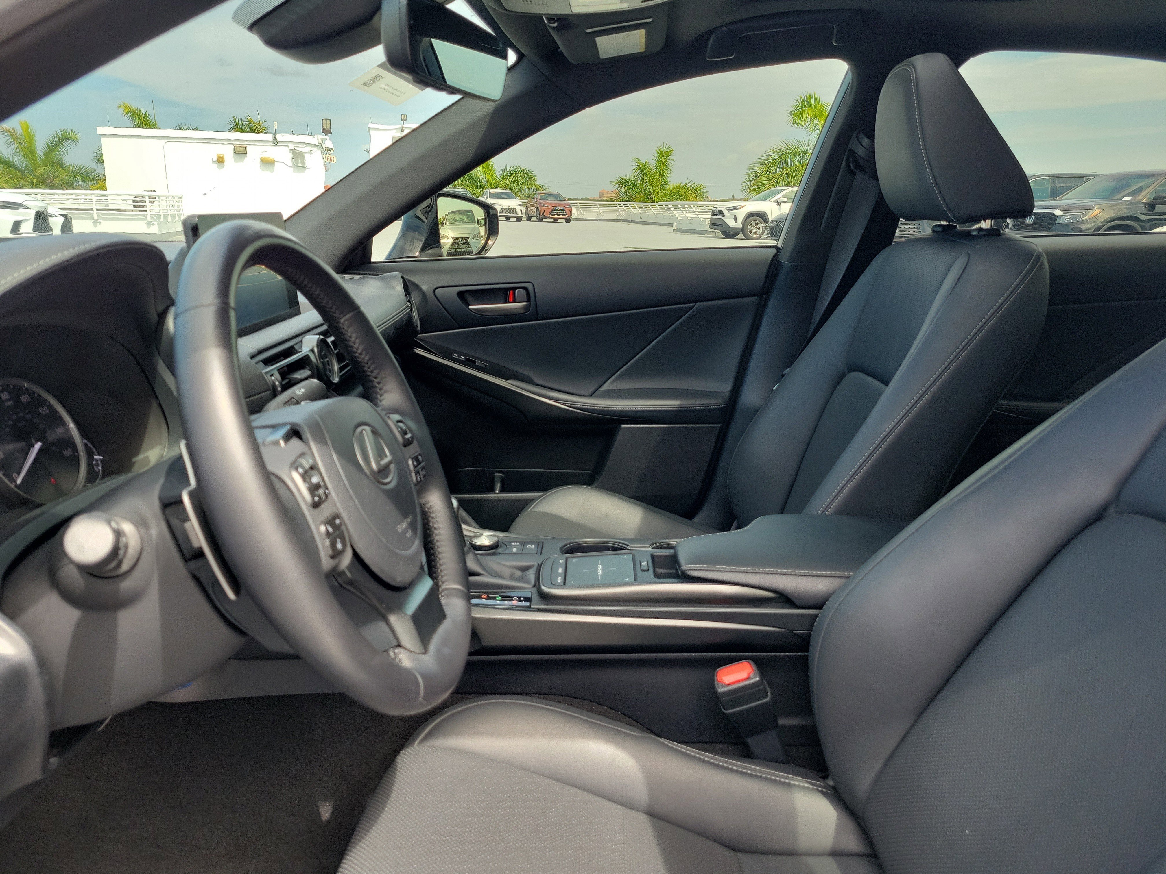 Used 2024 White Pearl Lexus 300 image 23