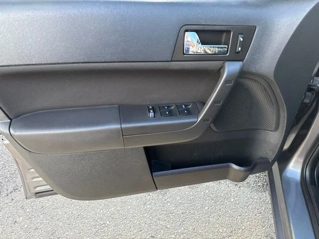 Used 2010 Gray Ford SES image 18