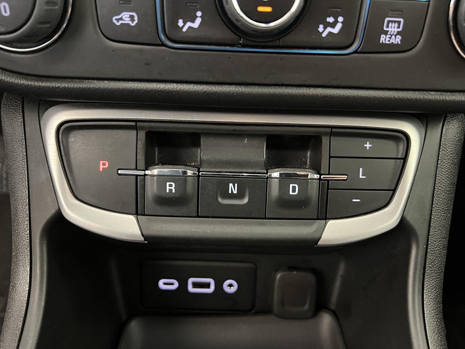 Used 2023 Marine Metallic GMC SLE image 18