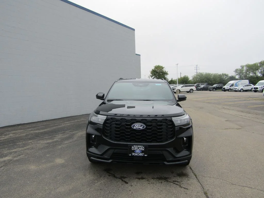 New 2027 Agate Black Metallic Ford ST-Line image 11