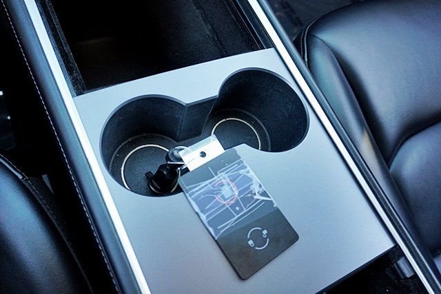 Used 2023  Tesla Base image 34