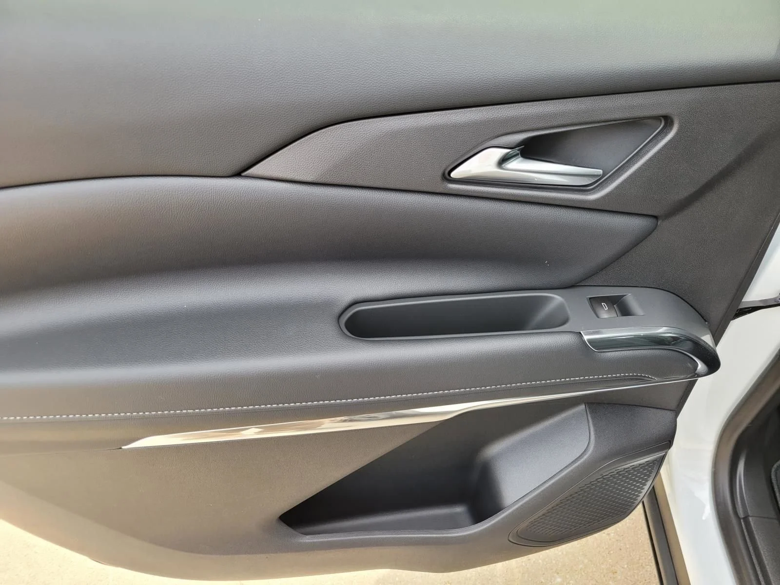 2026 Chevrolet Traverse LT - Photo 9