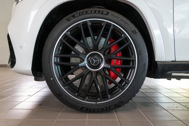 New 2026 MANUFAKTUR Moonlight White Metallic Mercedes-Benz GLS 63 AMG® image 9