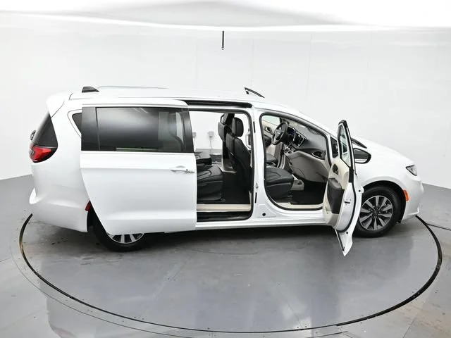 Used 2024 Bright White Clea Chrysler Hybrid Select image 45