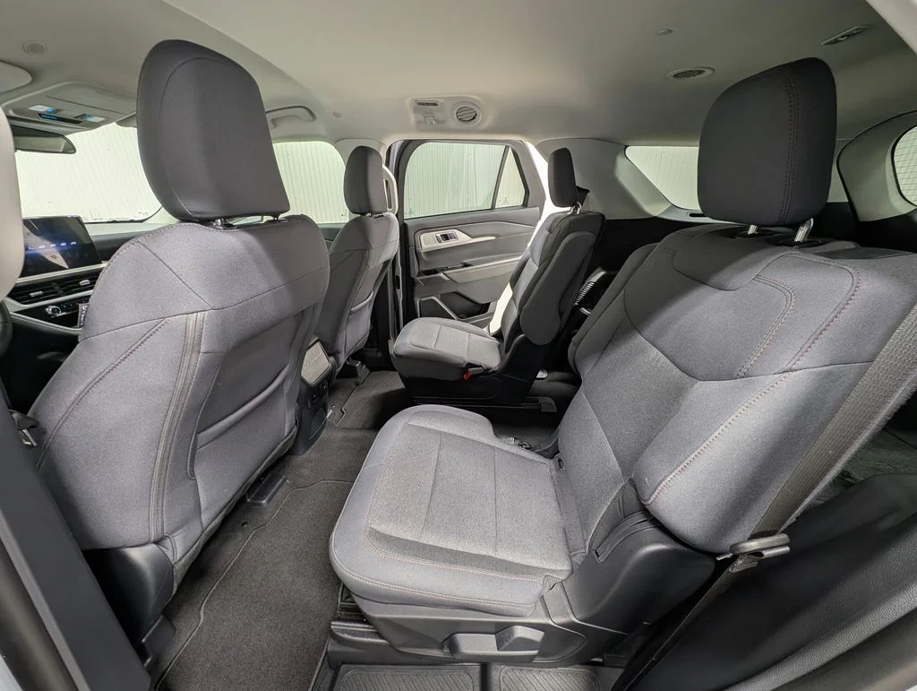 New 2026 Space White Metallic Ford Active image 15