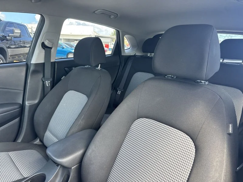 Used 2022 Gray Hyundai SE image 16