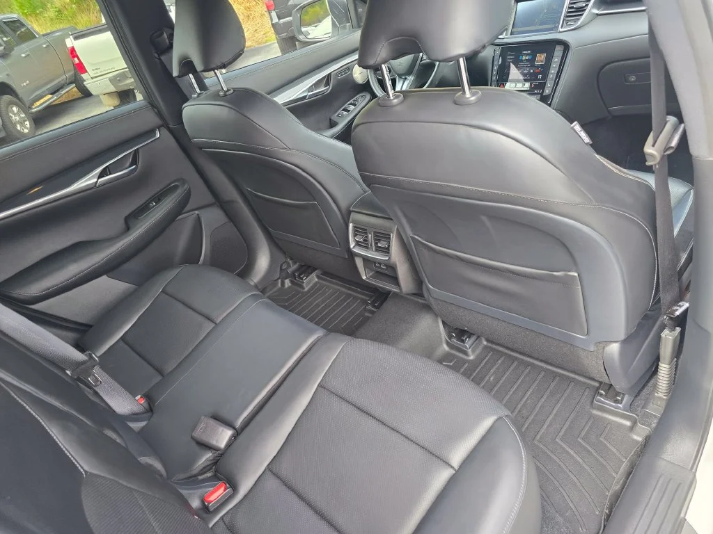 Used 2025 White INFINITI SPORT image 28