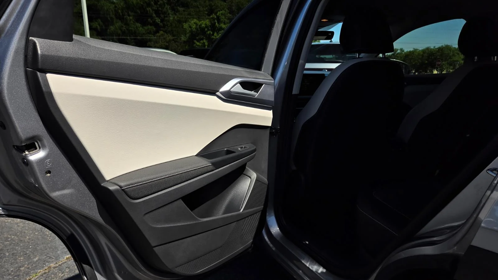 2025 Volkswagen Taos SE - Photo 42