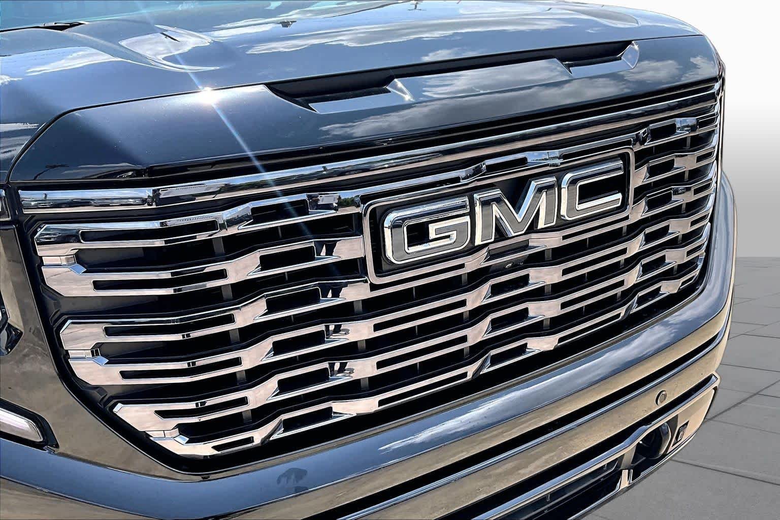 Used 2025 Onyx Black GMC Denali Ultimate image 58