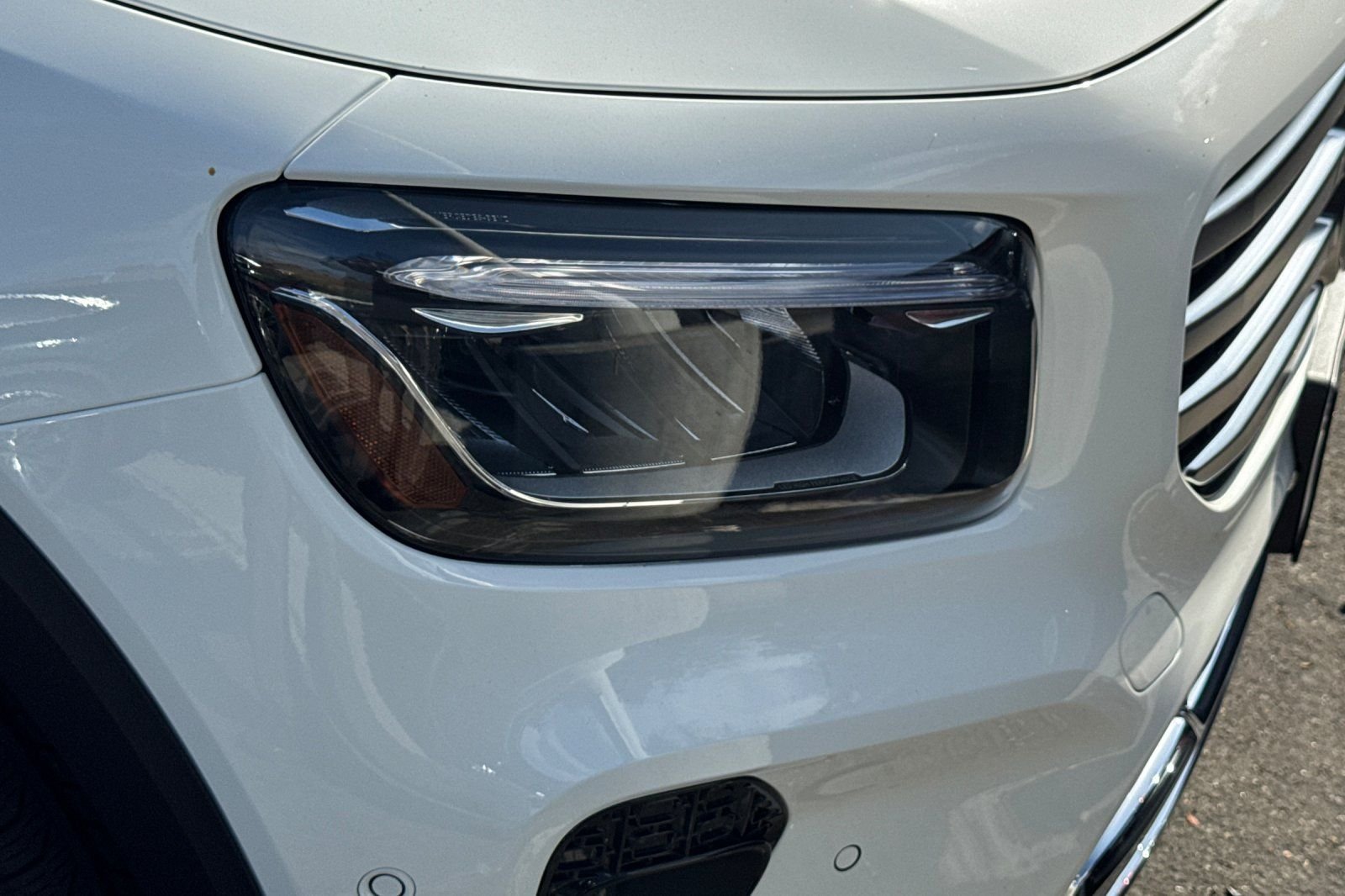 Used 2026 White Mercedes-Benz GLB 250 image 10