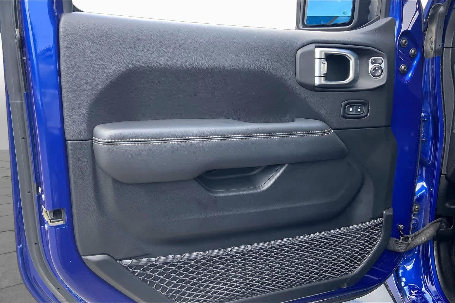 Used 2020 Ocean Blue Metallic Clearcoat Jeep Sahara image 22