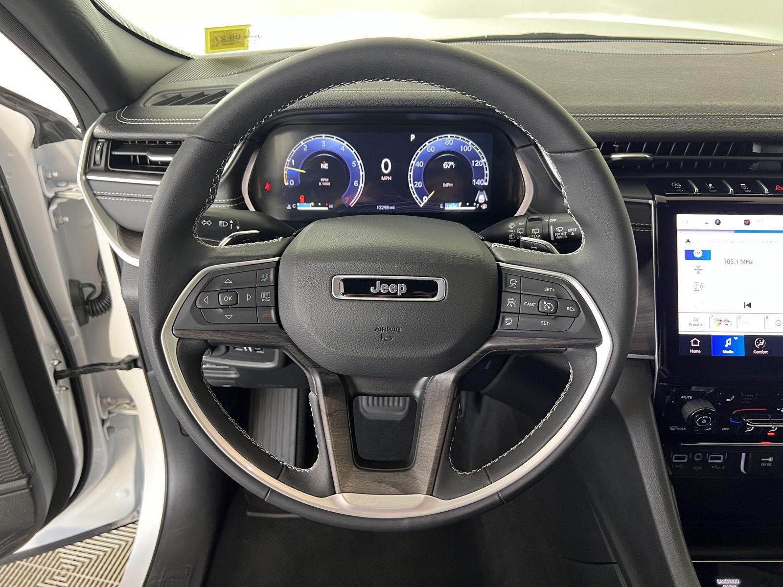 Used 2025 Wh Jeep  image 8